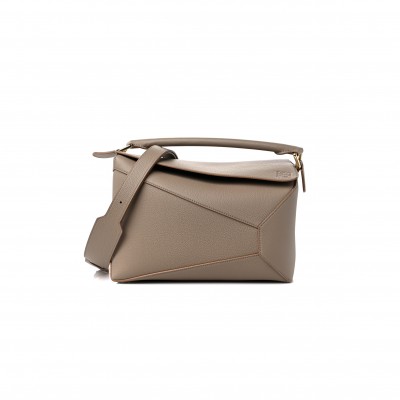 LOEWE GRAINED CALFSKIN SMALL PUZZLE EDGE BAG SAND (24*16.5*10.5cm)
