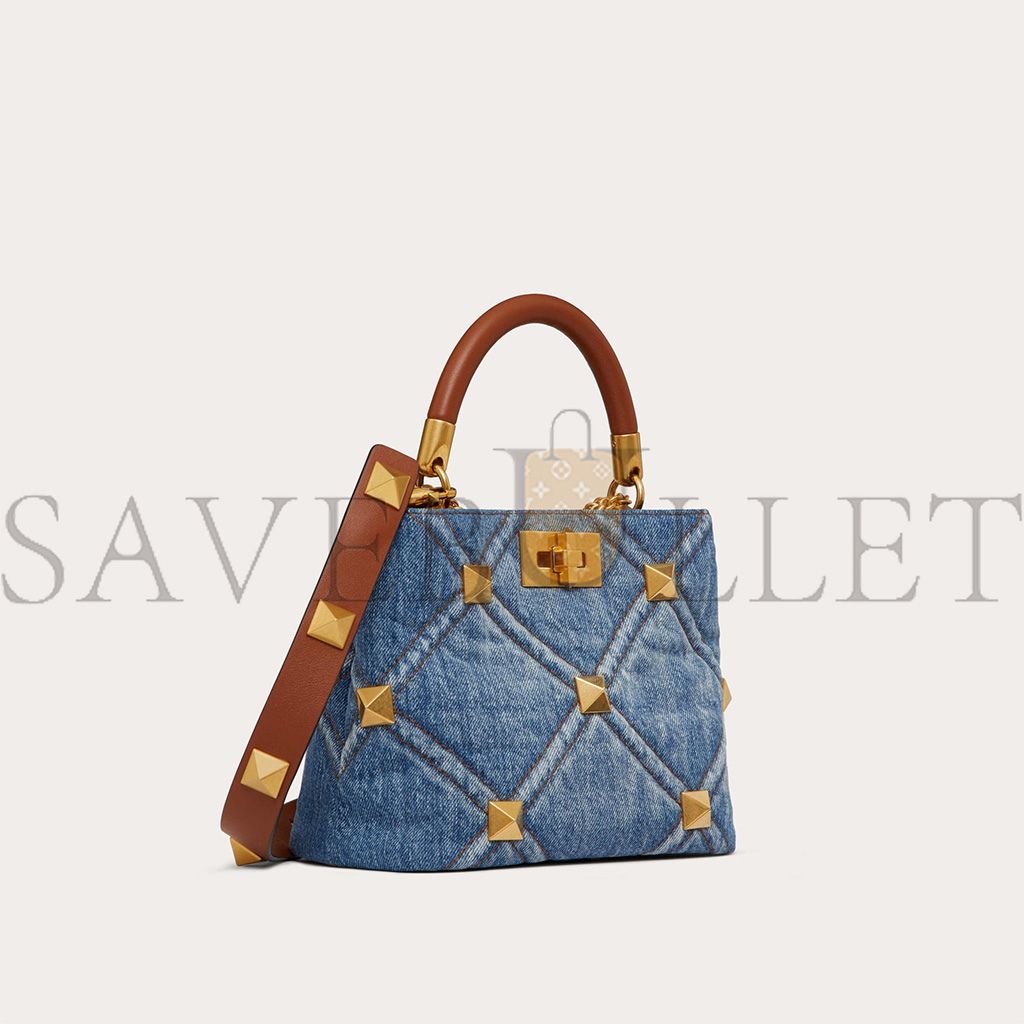VALENTINO SMALL ROMAN STUD THE HANDLE BAG IN DENIM XW0B0I97HMR_F23 (21*17*14cm) VALENTINO SMALL ROMAN STUD THE HANDLE BAG IN DENIM XW0B0I97HMR_F23 (21*17*14cm)