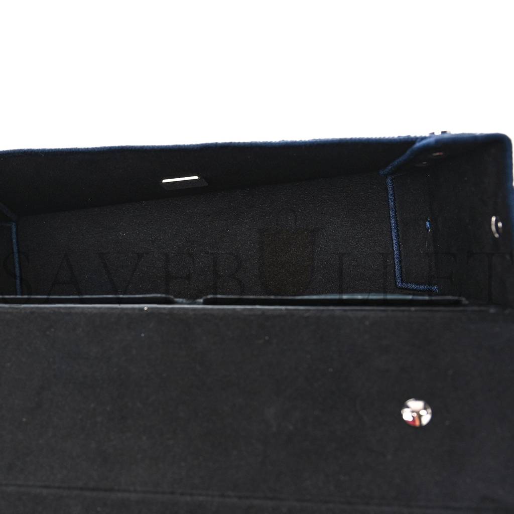 FENDI FABRIC JACQUARD REACTIVE JEAN DENIM VITELLO COVER FF BAGUETTE SOFT TRUNK BLUE BLACK (21*12*6cm)